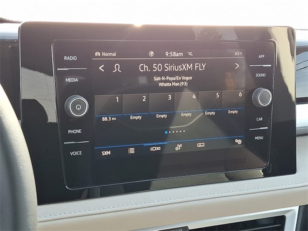 New 2025 Volkswagen Taos 1.5T SE SUV