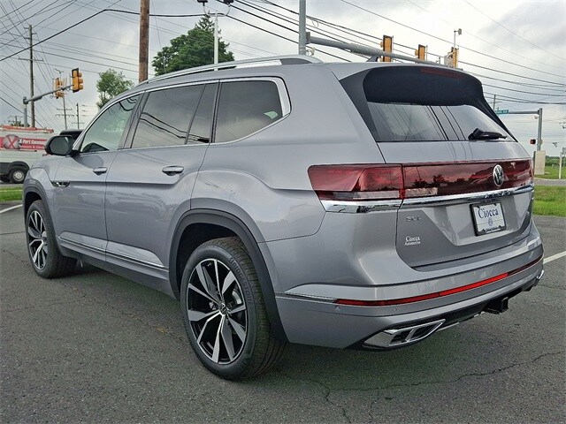 2025 Volkswagen Atlas SEL Premium R-Line photo 3
