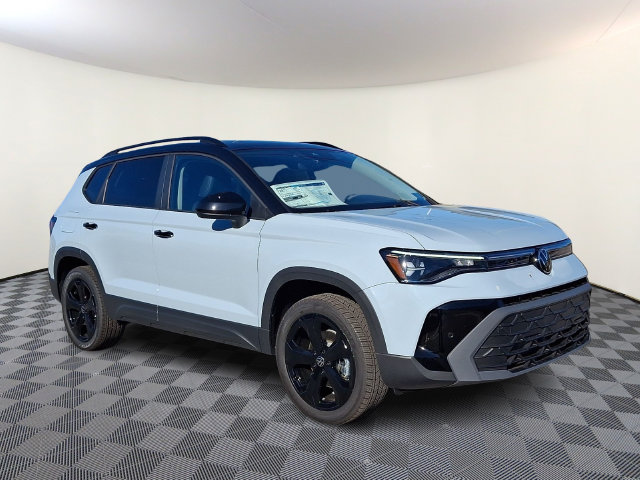 2027 Volkswagen Taos SE Black