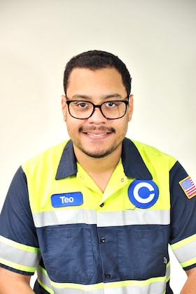 Staff member Teo from ID_dad65051896b