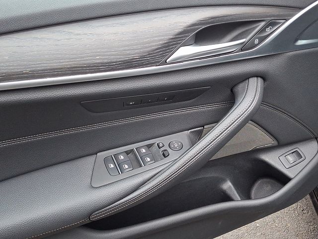 2023 BMW 5 Series 530i - Photo 12