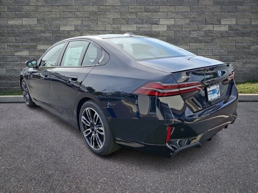 New 2027 BMW 550e xDrive Sedan