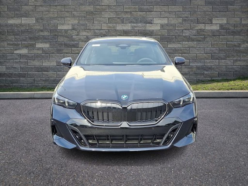 New 2027 BMW 550e xDrive Sedan
