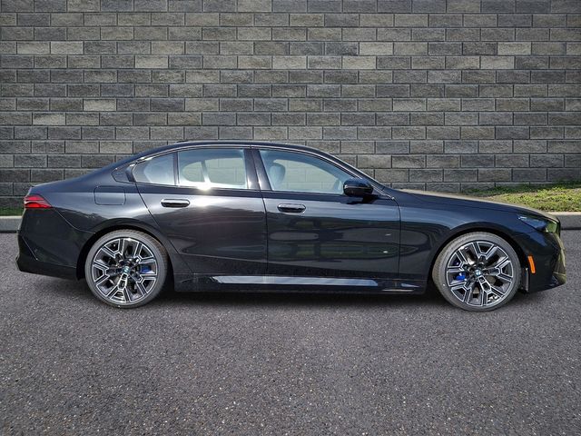2027 BMW 5 Series 550e - Photo 7