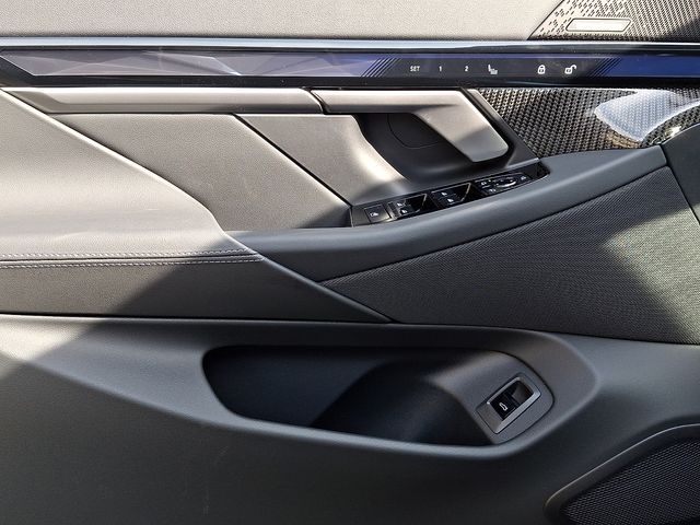 2027 BMW 5 Series 550e - Photo 12