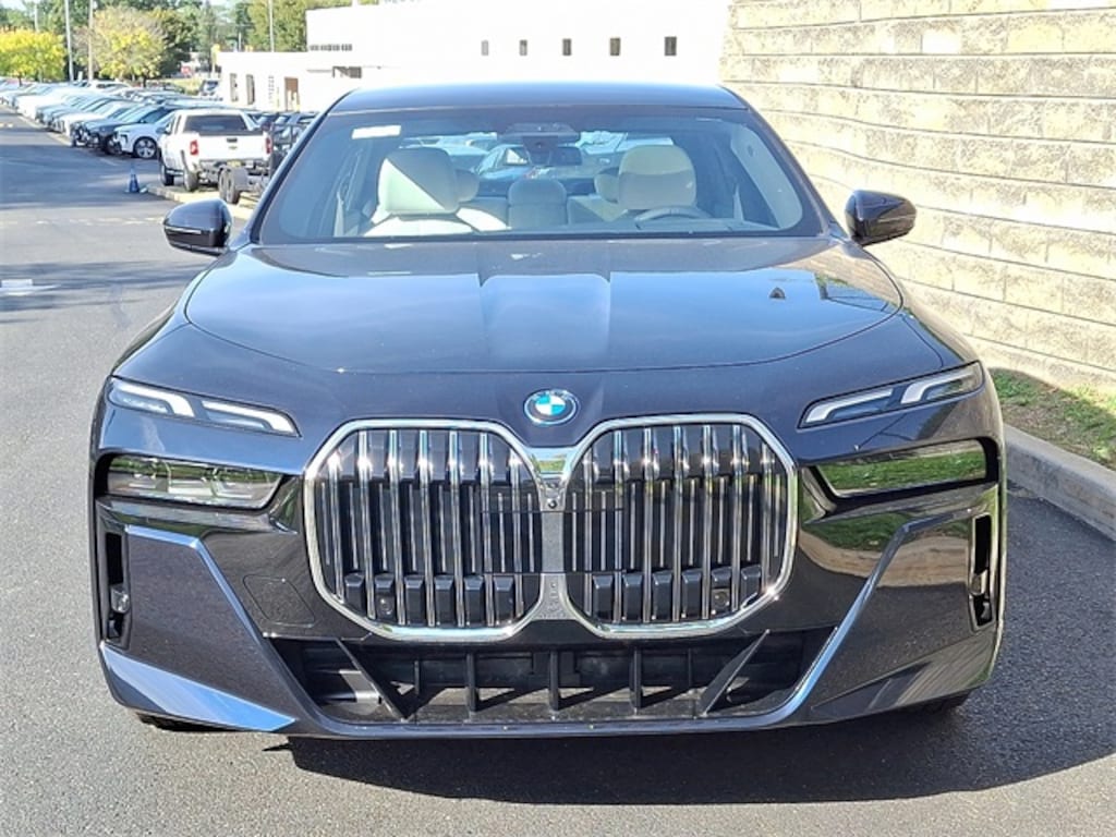 New 2026 BMW 750e xDrive Sedan