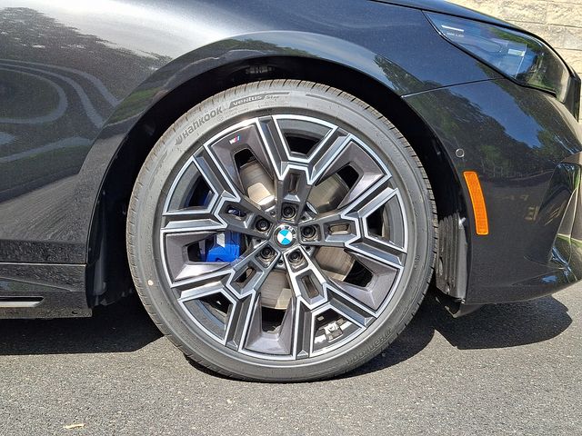 2027 BMW 5 Series 550e - Photo 8