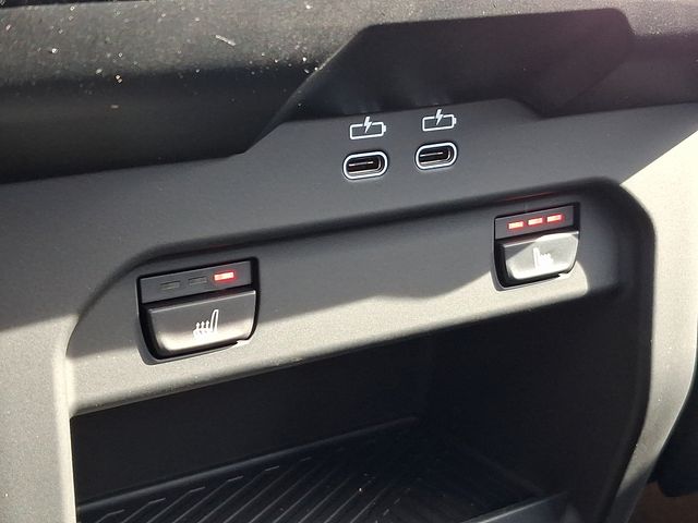 2027 BMW 5 Series 550e - Photo 10