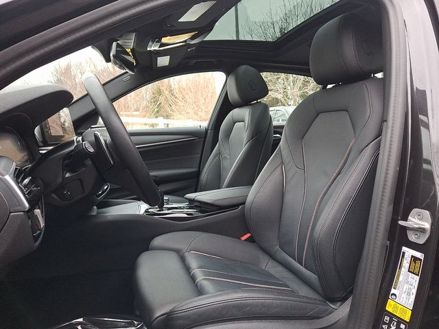 2023 BMW 5 Series 530i - Photo 13