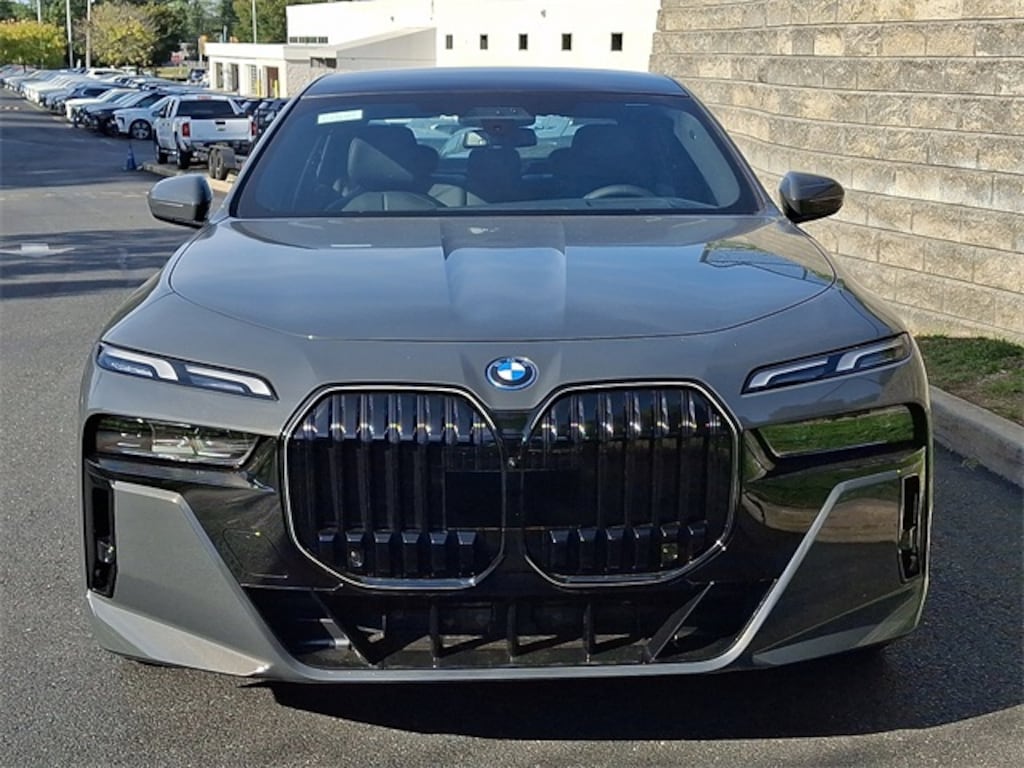 New 2026 BMW 750e xDrive Sedan
