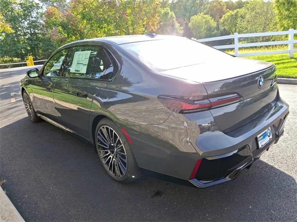 New 2026 BMW 750e xDrive Sedan