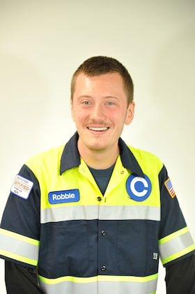 Staff member Robbie from ID_eb28ca2ebc81