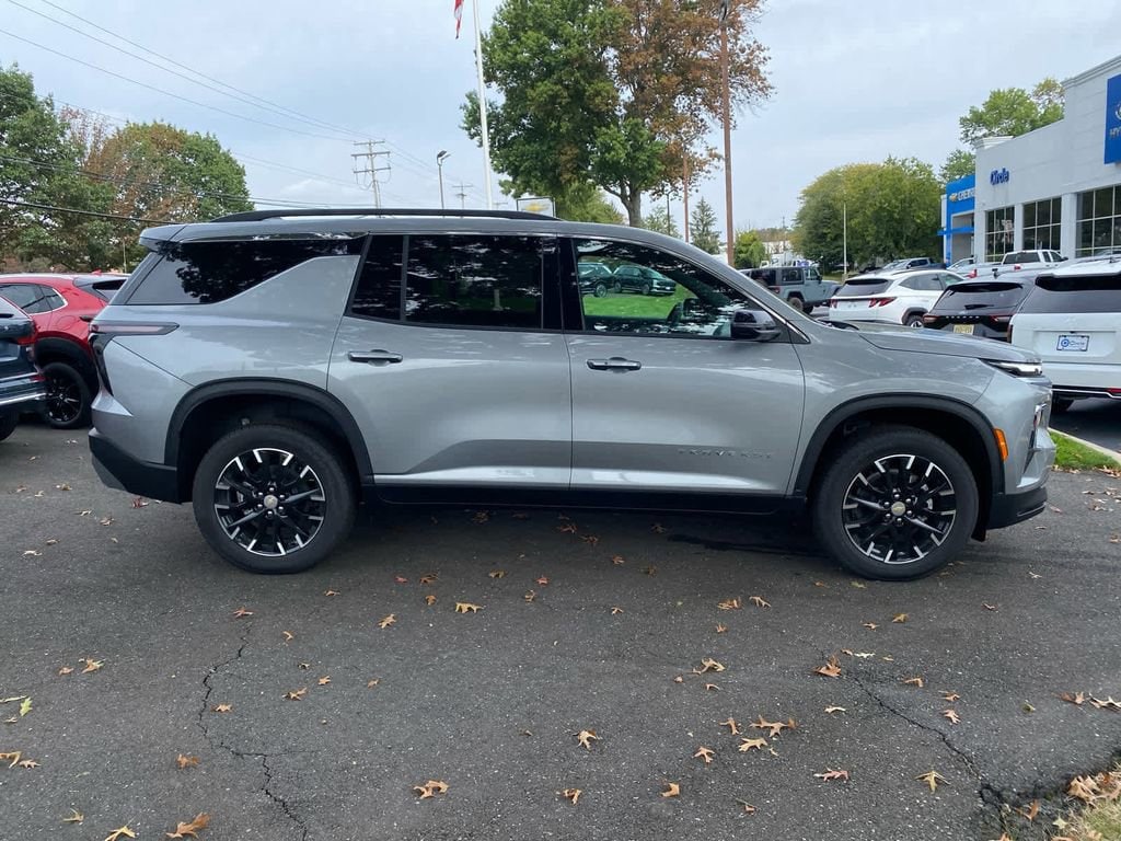 New 2025 Chevrolet Traverse LT SUV