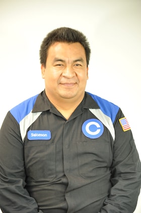 Staff member Salomon from ID_eb28ca2ebc81