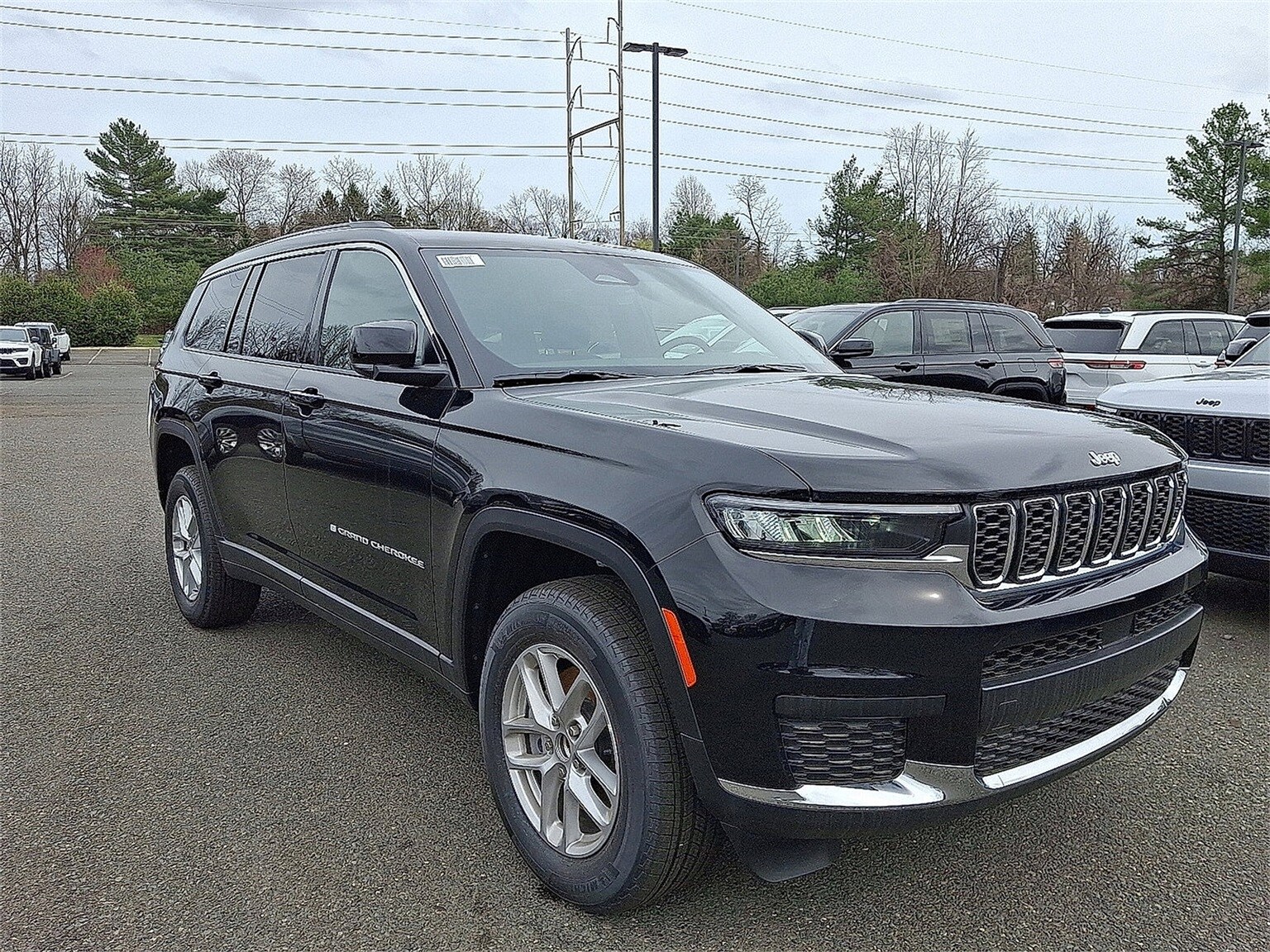 2025 Jeep Grand Cherokee Laredo X photo 3