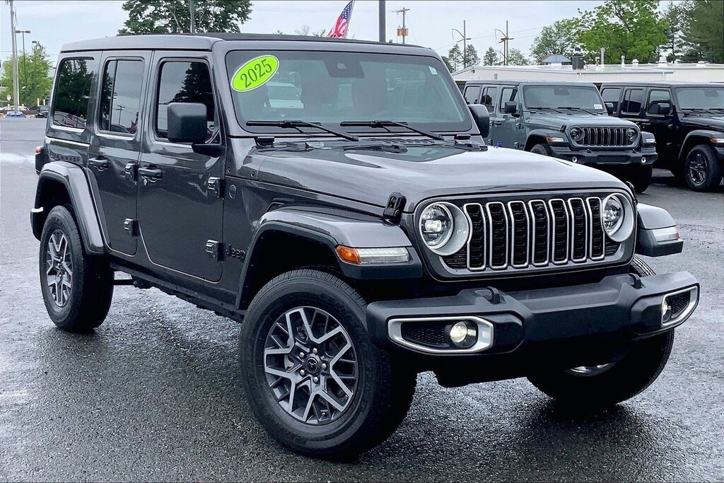 Used 2025 Jeep Wrangler Sahara SUV