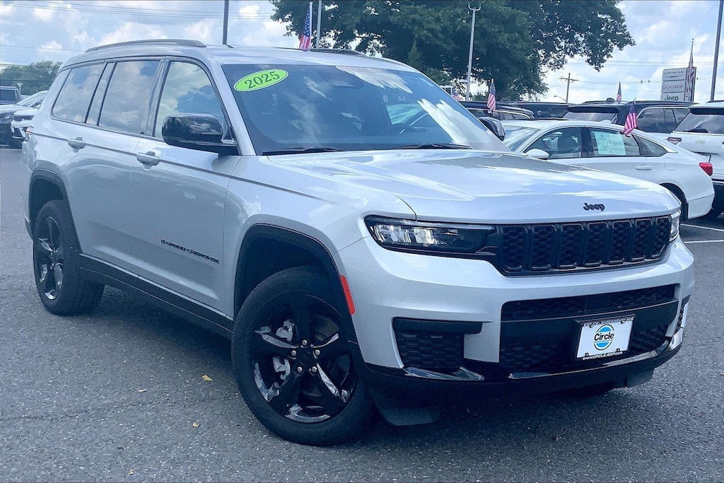 Certified 2025 Jeep Grand Cherokee L Laredo SUV