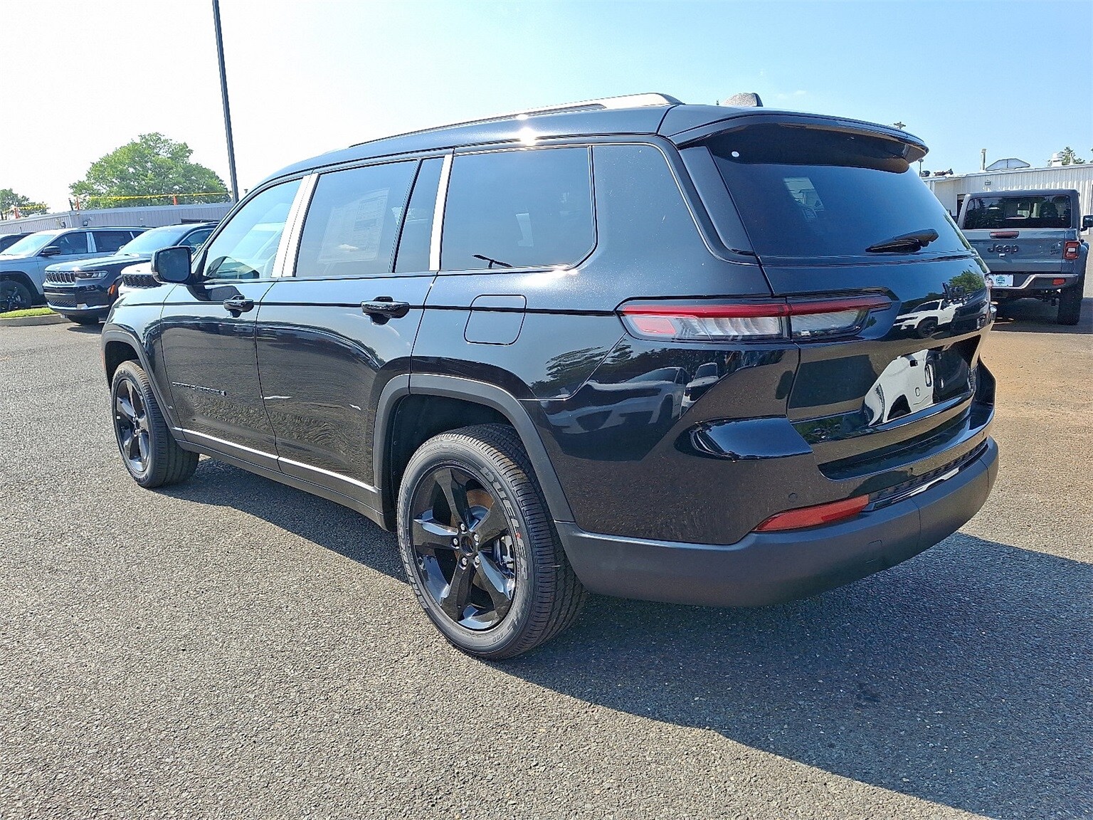 2025 Jeep Grand Cherokee Altitude photo 4