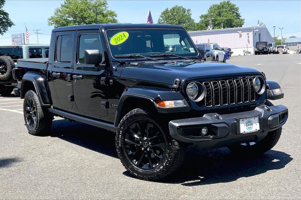 Used 2024 Jeep Gladiator Sport Truck Crew Cab