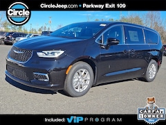 2026 Chrysler Pacifica SELECT Passenger Van
