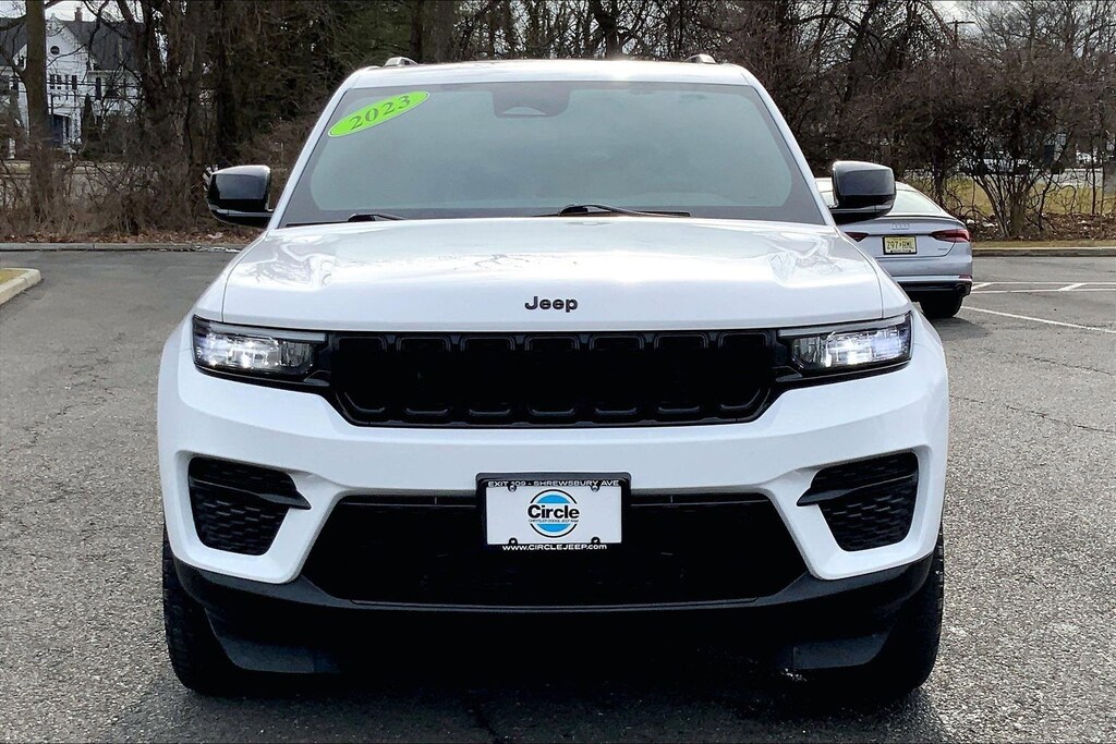 Used 2023 Jeep Grand Cherokee Laredo SUV
