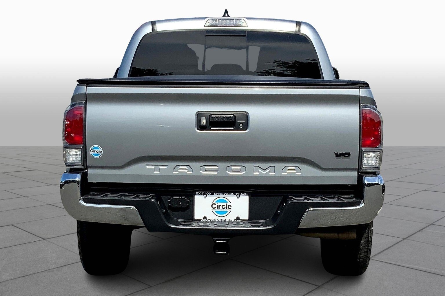 2023 Toyota Tacoma TRD V6 photo 4