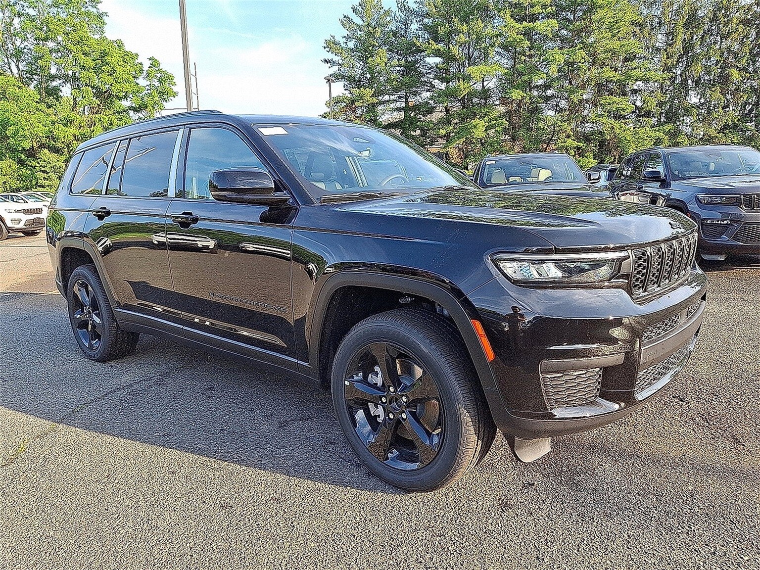 2025 Jeep Grand Cherokee Altitude X photo 2