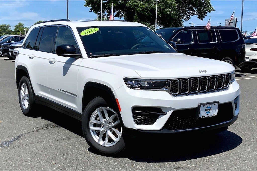 Certified 2025 Jeep Grand Cherokee Laredo SUV