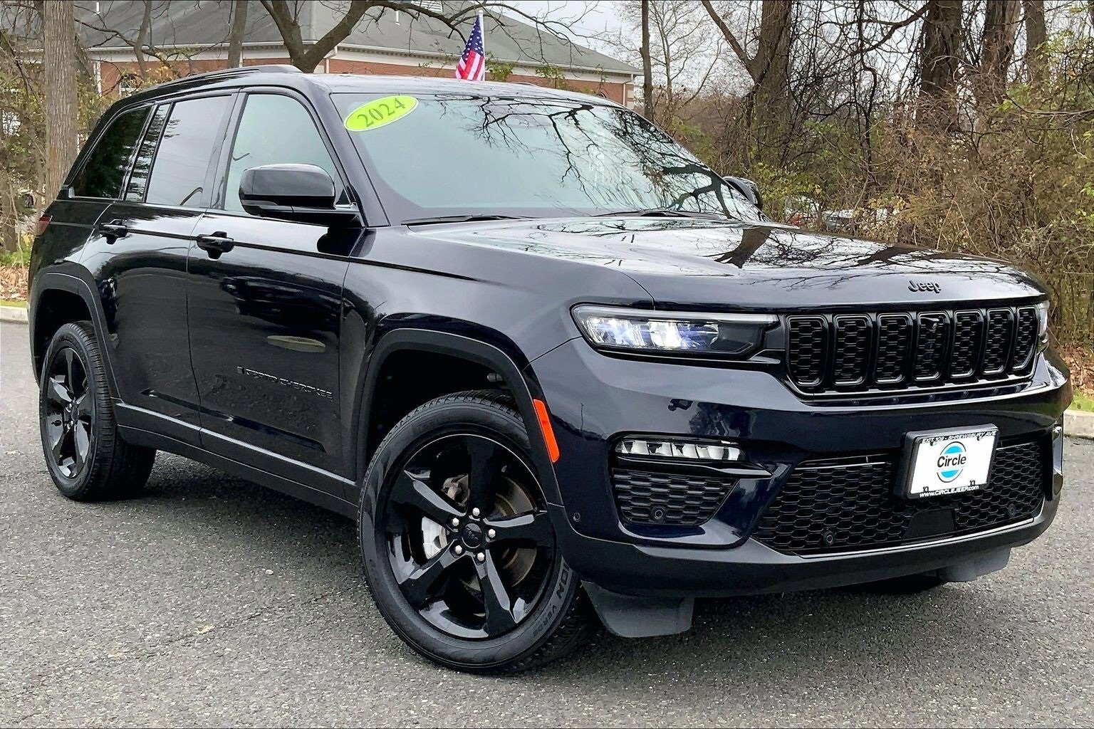 2024 Jeep Grand Cherokee Limited photo 2