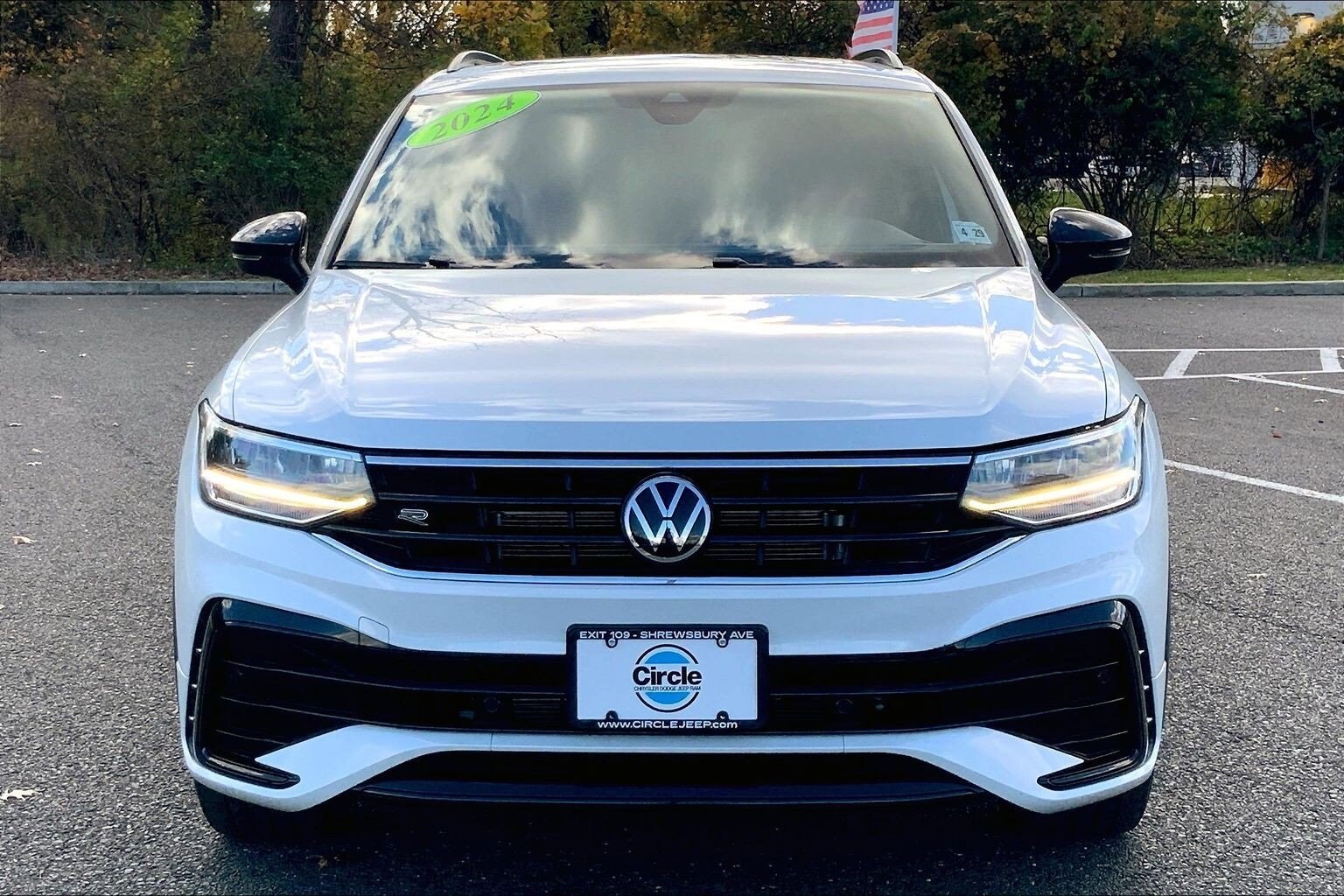 2024 Volkswagen Tiguan SE R-Line Black photo 3