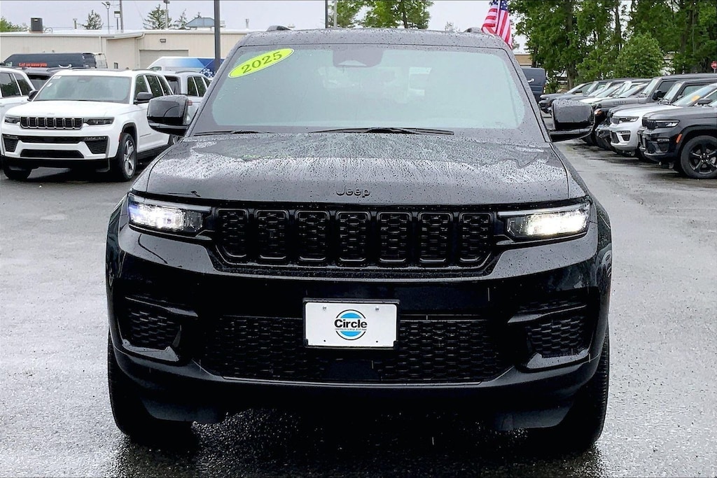 Certified 2025 Jeep Grand Cherokee Laredo SUV