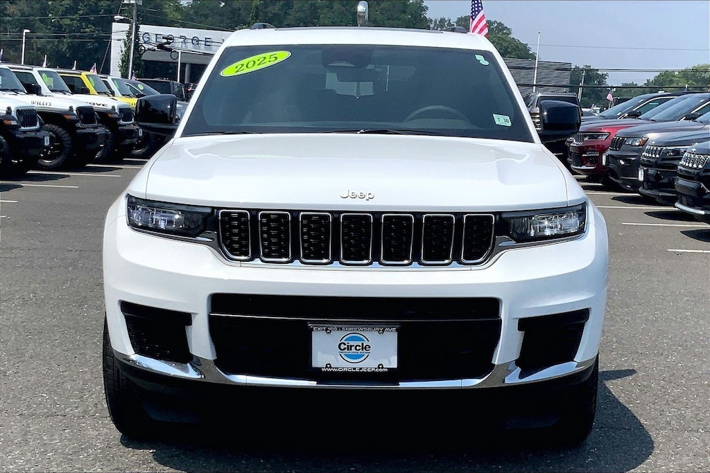 Certified 2025 Jeep Grand Cherokee L Laredo SUV