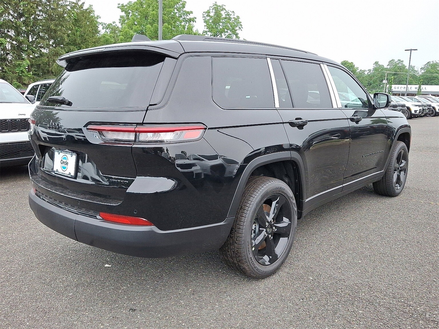 2025 Jeep Grand Cherokee Limited photo 3