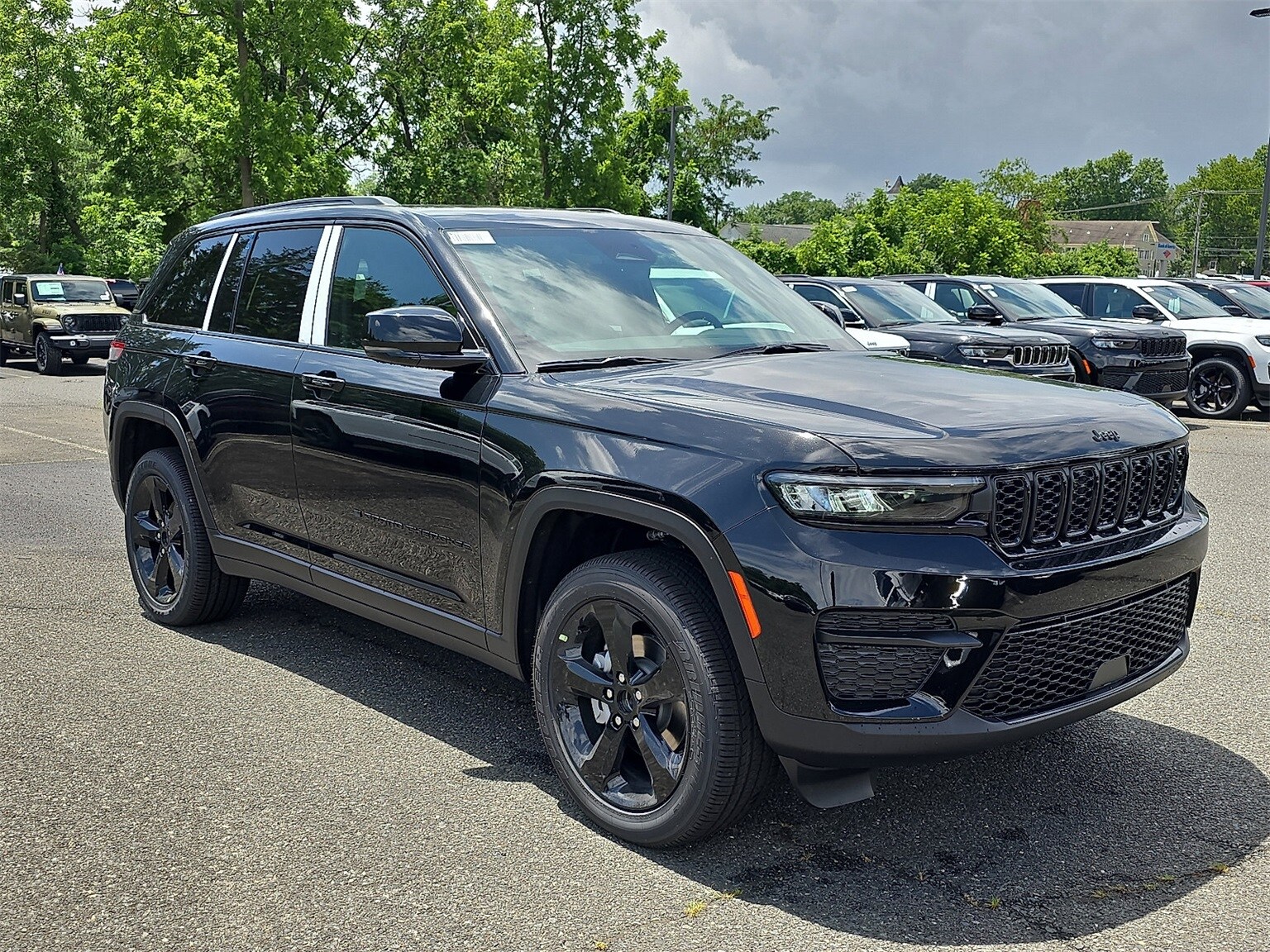 2025 Jeep Grand Cherokee Altitude photo 2