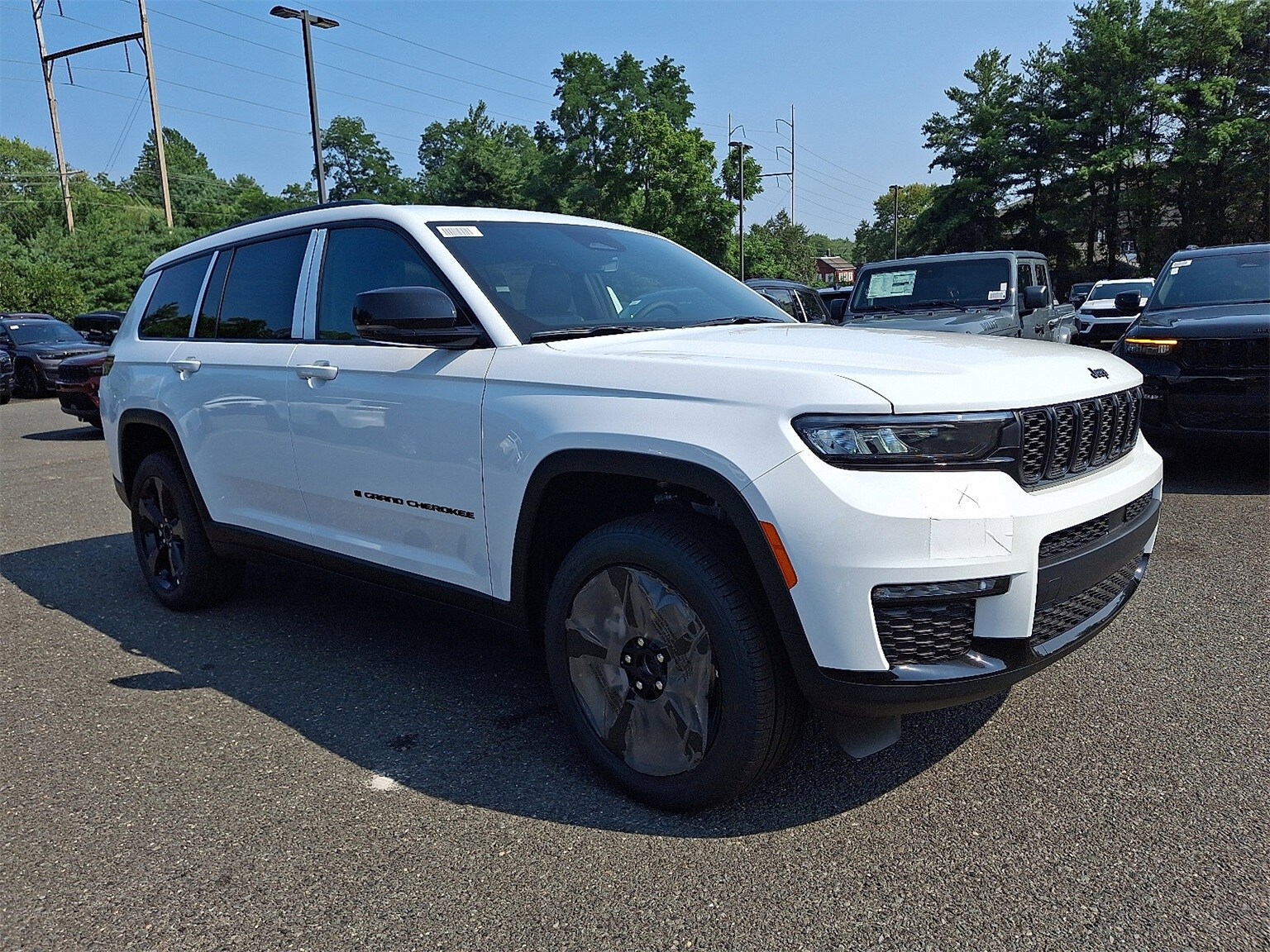 2025 Jeep Grand Cherokee Limited photo 2