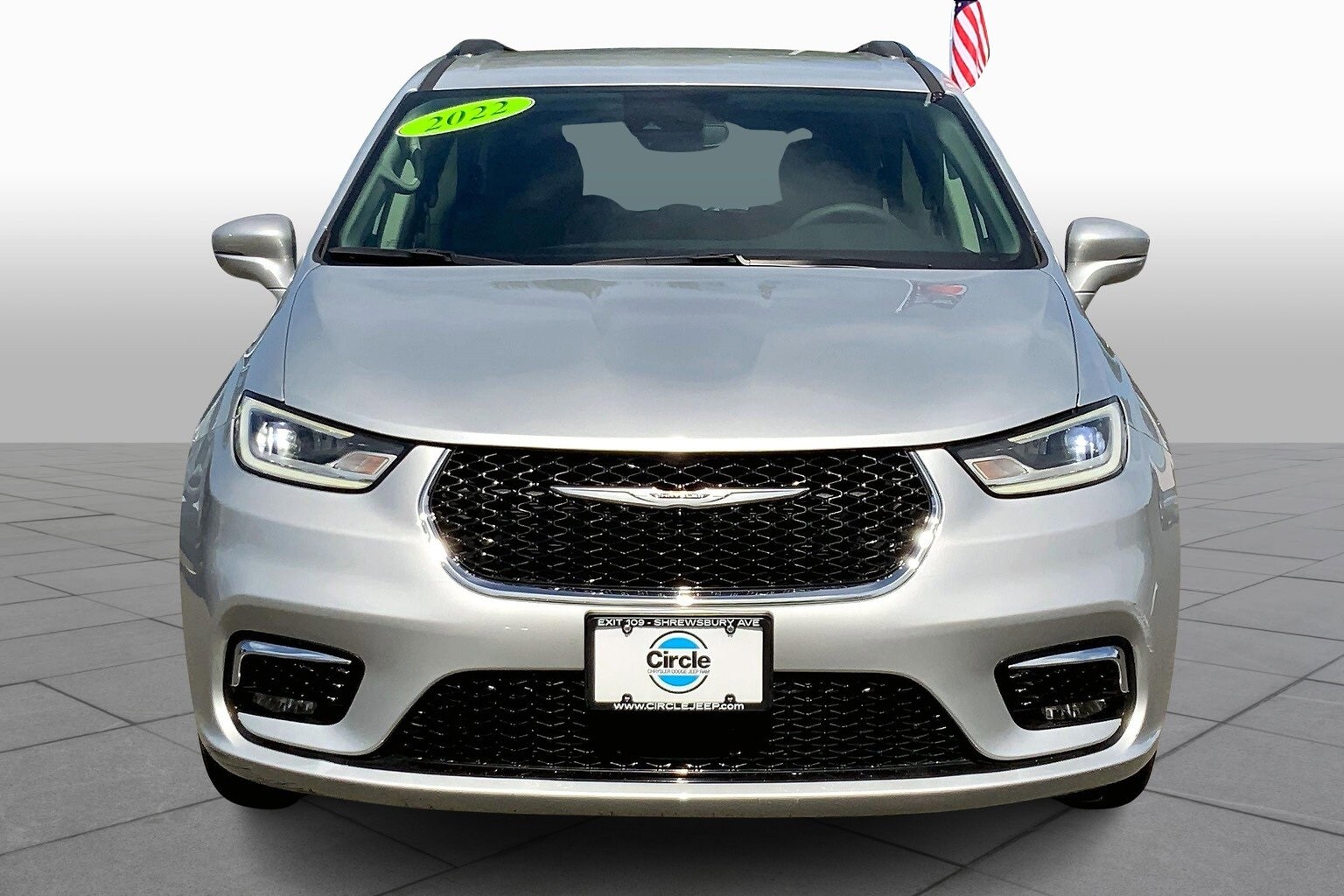2022 Chrysler Pacifica Touring L photo 3