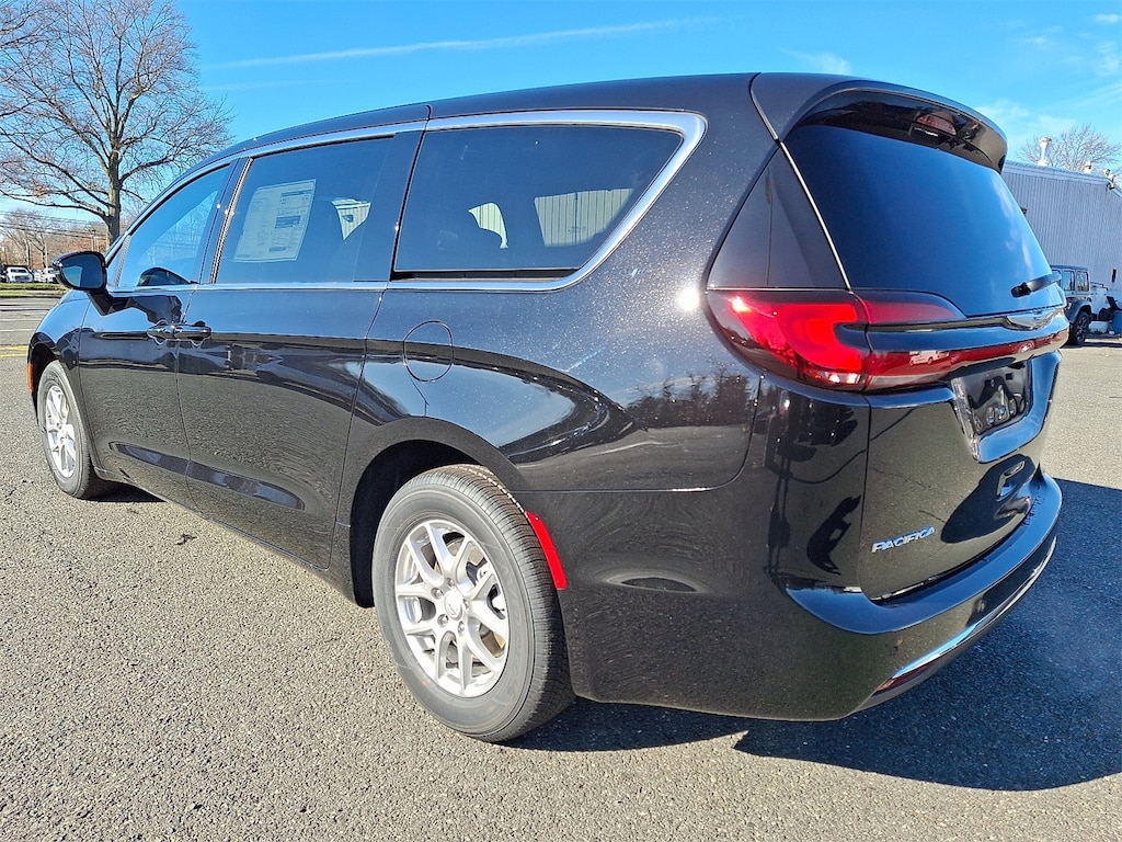 New 2026 Chrysler Pacifica SELECT Passenger Van