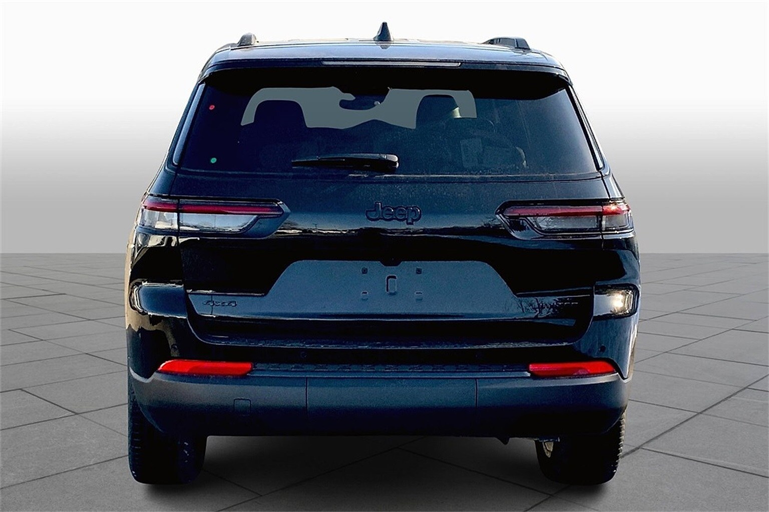 2025 Jeep Grand Cherokee Limited photo 4