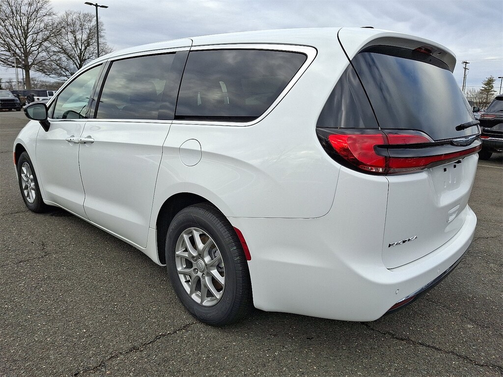New 2026 Chrysler Pacifica SELECT Passenger Van