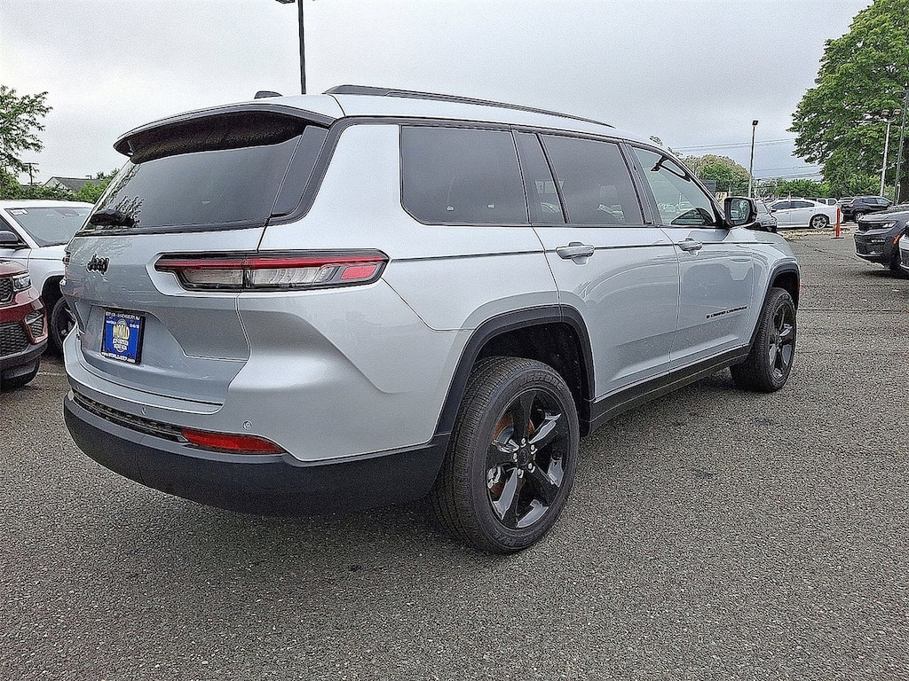Used 2025 Jeep Grand Cherokee L Laredo SUV