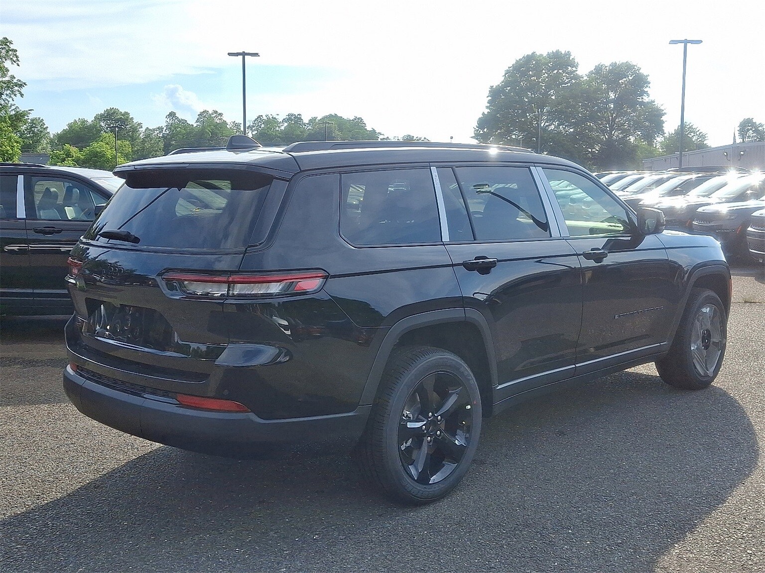 2025 Jeep Grand Cherokee Altitude photo 3