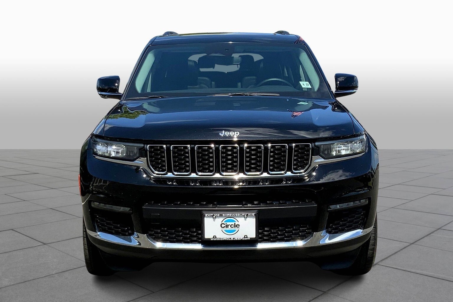 2022 Jeep Grand Cherokee Limited photo 2