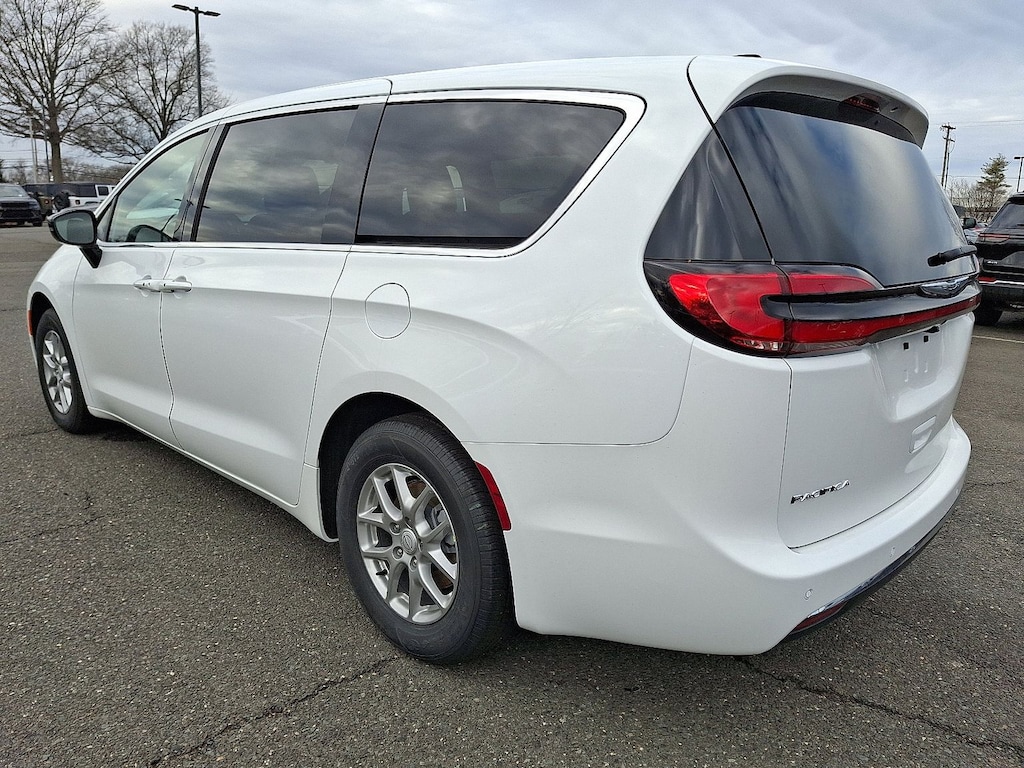 New 2026 Chrysler Pacifica SELECT Passenger Van