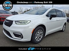 2026 Chrysler Pacifica SELECT Passenger Van