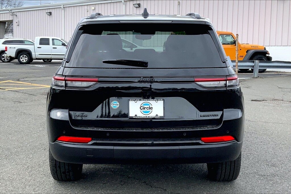 Used 2024 Jeep Grand Cherokee Limited SUV