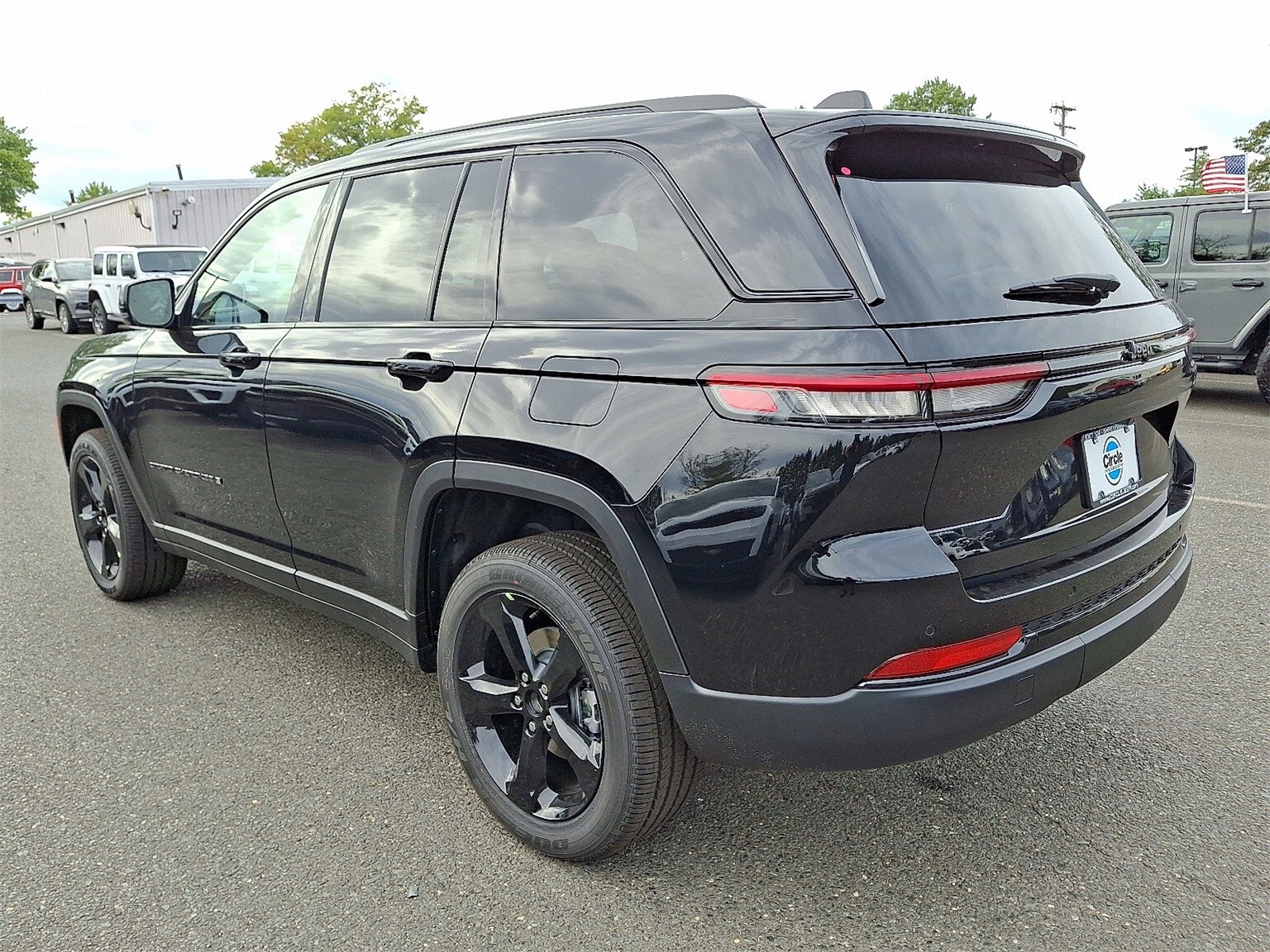 2025 Jeep Grand Cherokee Altitude photo 4