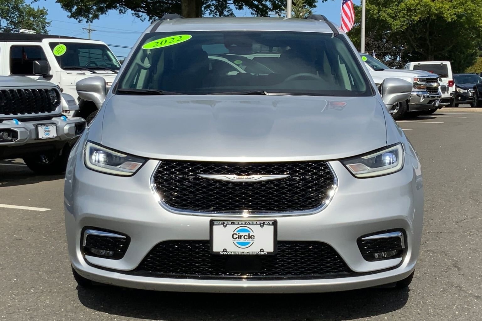 2022 Chrysler Pacifica Touring L photo 3