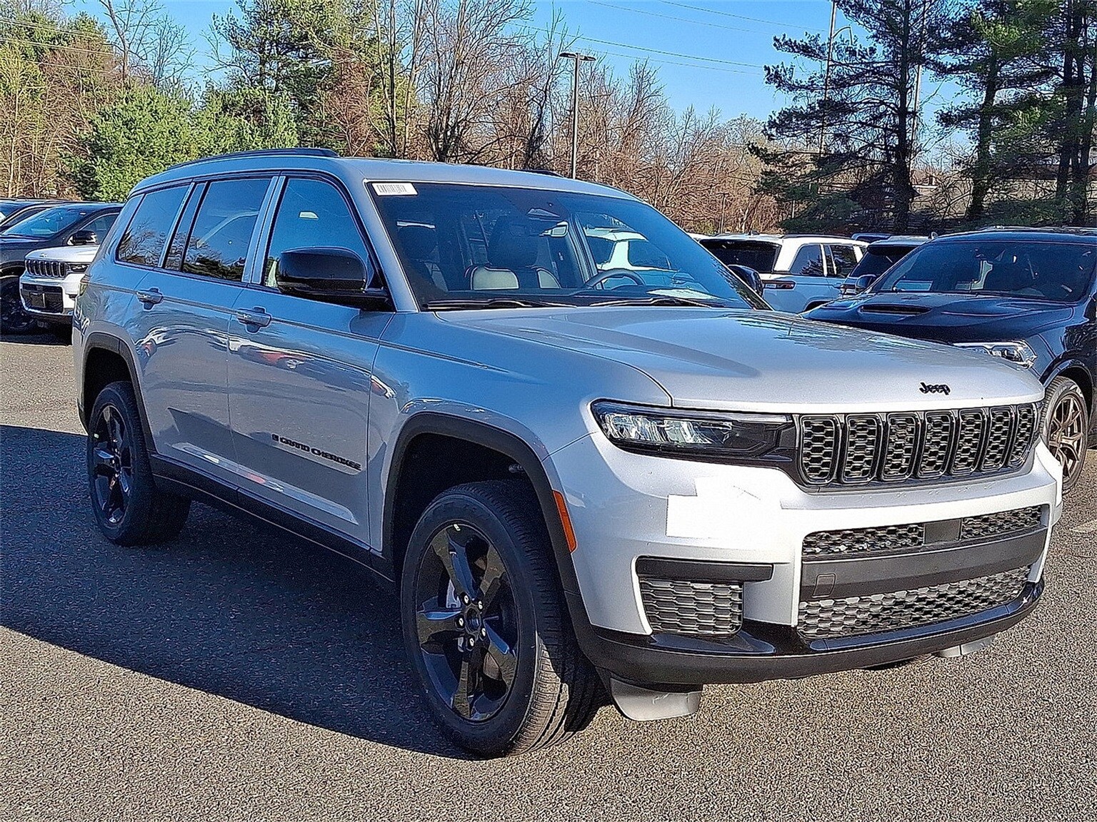 2025 Jeep Grand Cherokee Altitude X photo 3