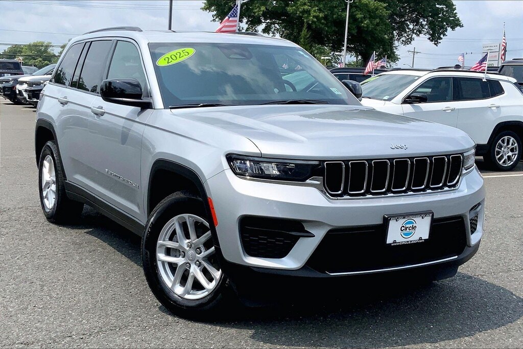 Certified 2025 Jeep Grand Cherokee Laredo SUV