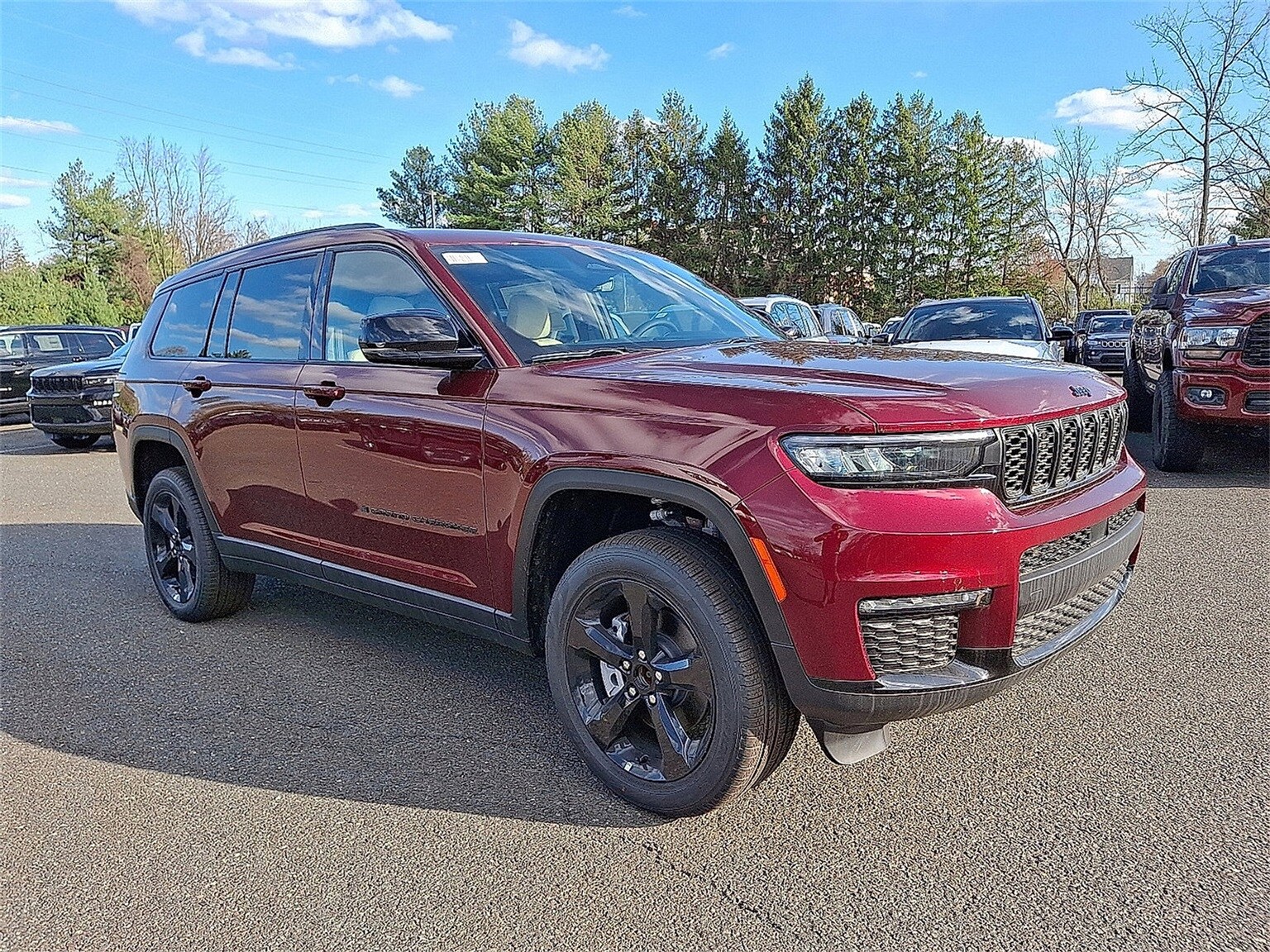 2025 Jeep Grand Cherokee Limited photo 2